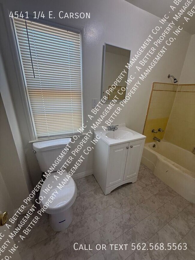 Foto del edificio - 4541 1/4 E. Carson-