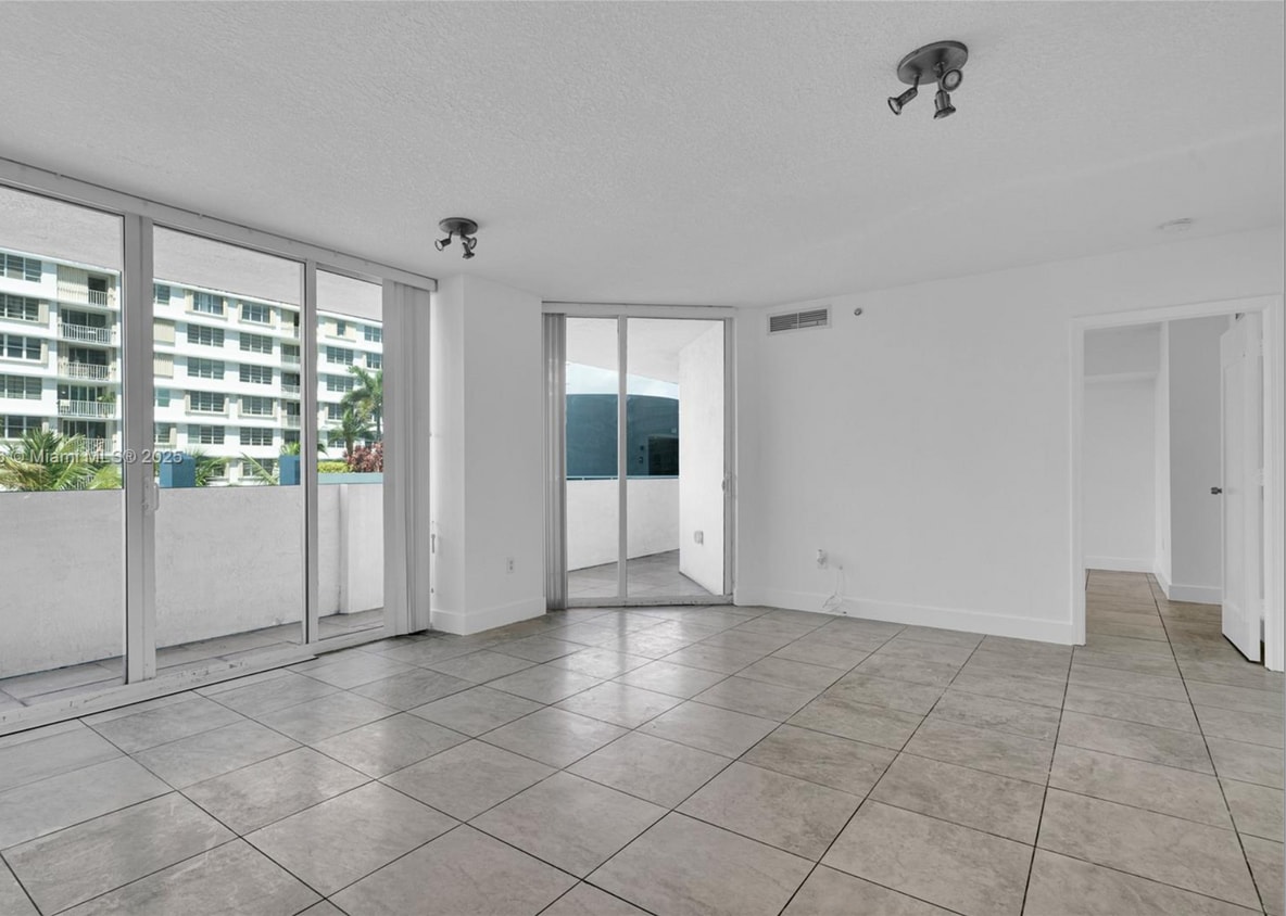 Foto principal - 1881 79th Street Cswy