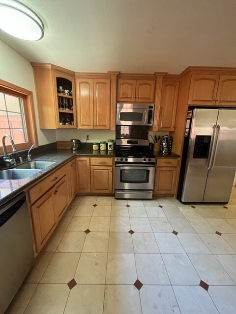 Building Photo - 6592 Fall River Dr