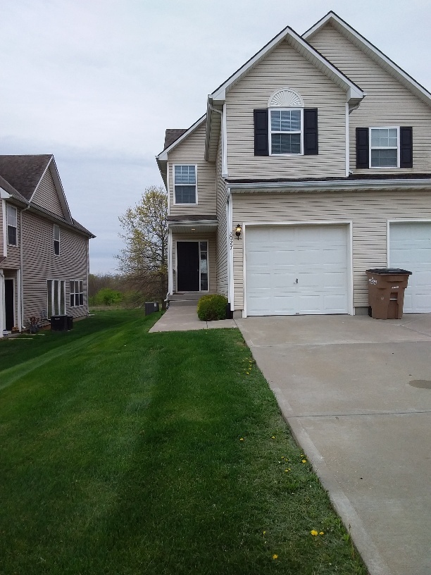Primary Photo - 2027 Hickoryleaf Ln