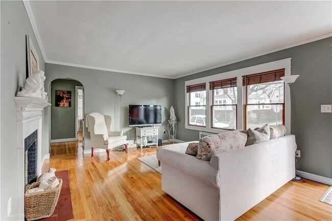 Building Photo - 4 Sagamore St