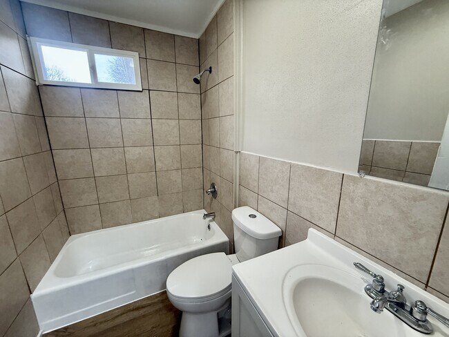 Foto del edificio - 1123 Island Ave