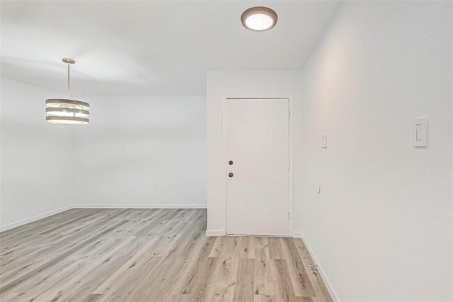 Building Photo - 12122 Fairmeadow Dr