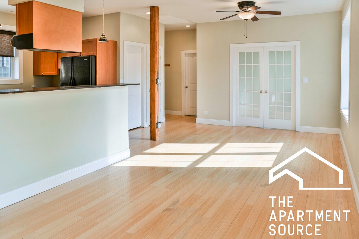 Foto principal - 3724 W Wrightwood Ave