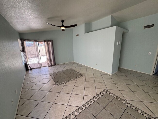 Foto del edificio - 1119 N Carriage Ln