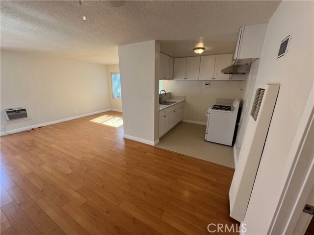 Building Photo - 366 N Vecino Dr