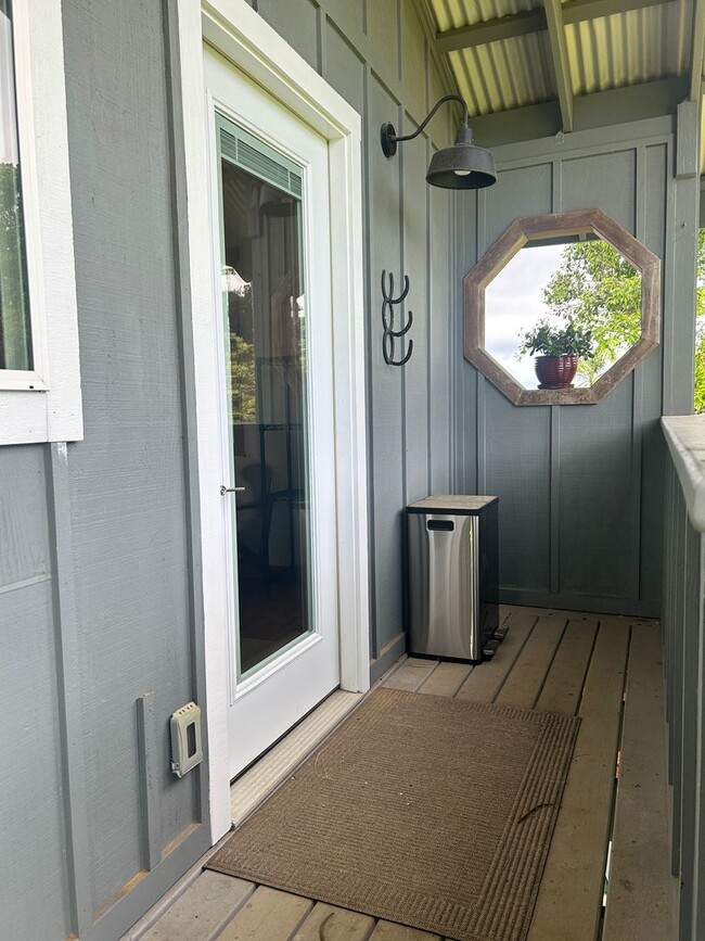 Building Photo - Furnished Luxury Ocean-View Studio | Hawi | Fiber + W/D