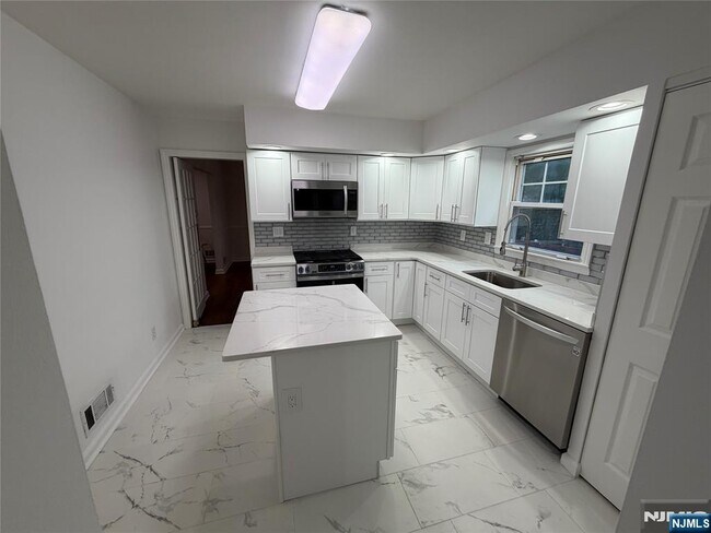Foto del edificio - 225 Hillside Ave