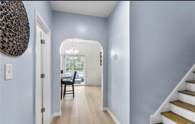 Building Photo - 1593 Mount Rainer Dr