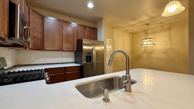 Foto del edificio - Modern Townhome with Mountain Views in Claremont Ranch