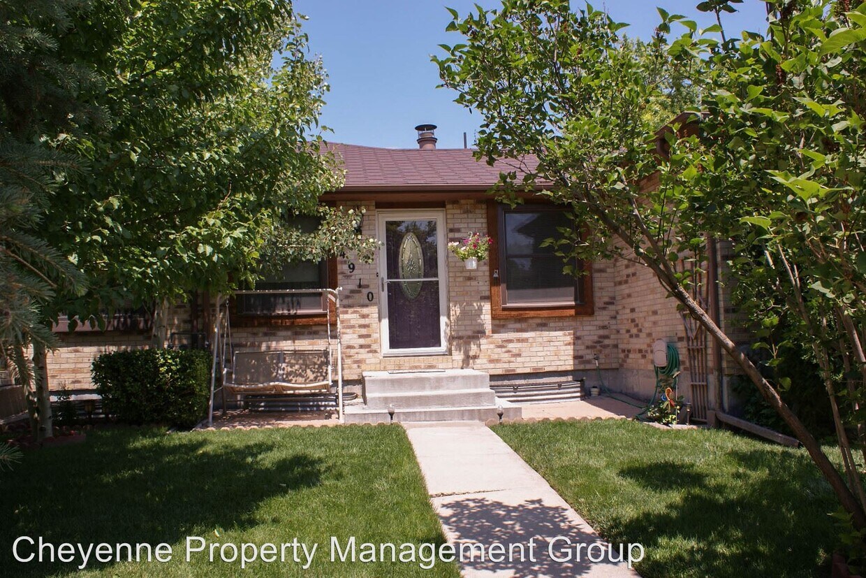 1 br, 1.5 bath House 4910 Continental Place House Rental in