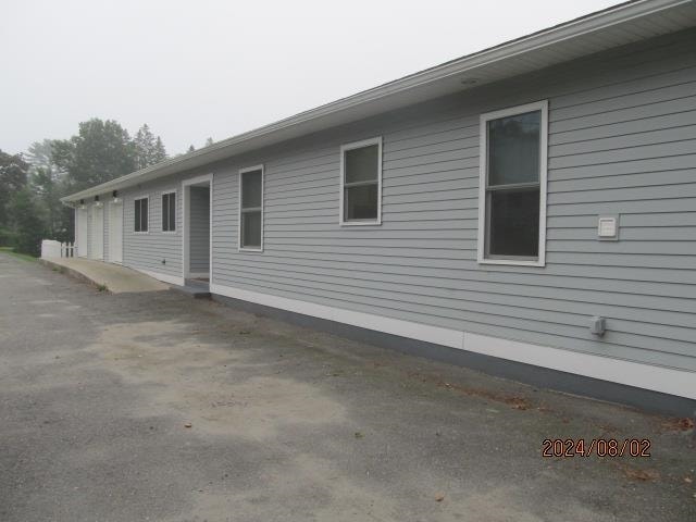 Building Photo - 576 Main St