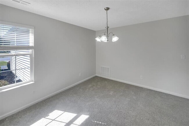 Building Photo - Single family 3 bedroom 2 bath house