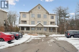 Building Photo - 255 Maitland St