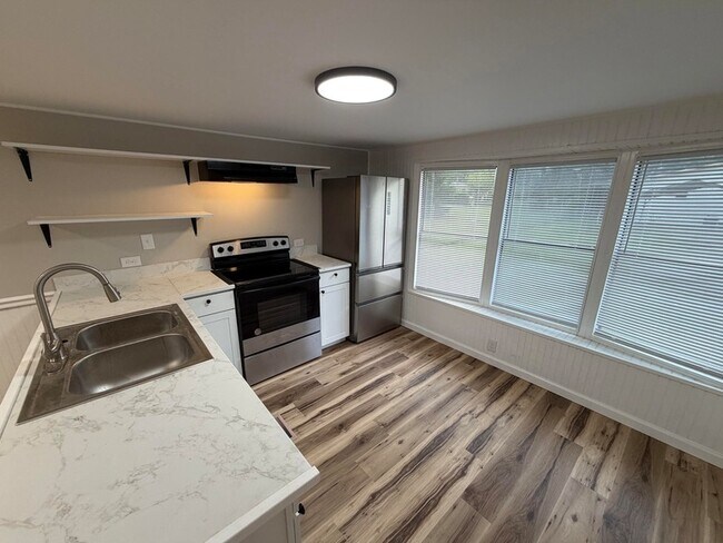 Foto del edificio - 2682 Stricklands Ln