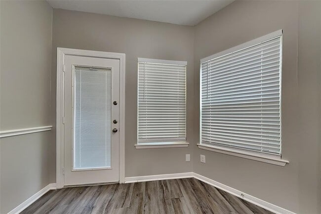 Building Photo - 719 Fernglade Dr