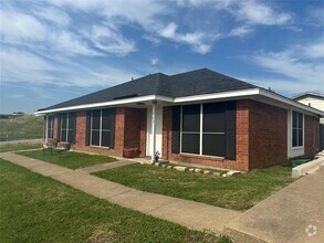 Building Photo - 904 Overlook Dr