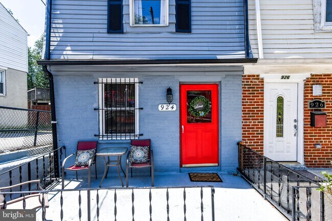 Building Photo - 924 52nd St NE
