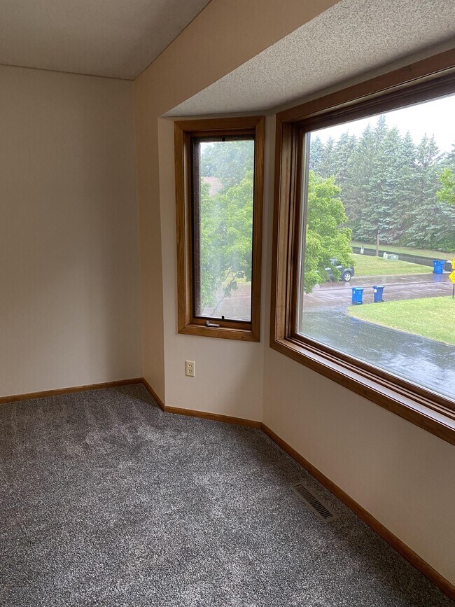 Building Photo - 1251 Greenbriar Ct