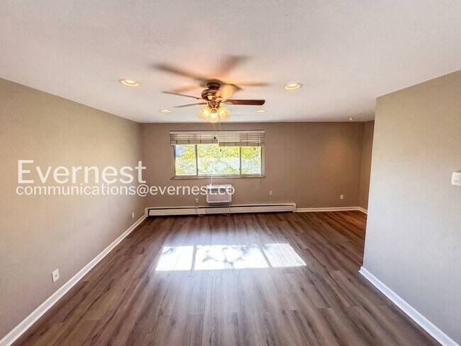 Foto del edificio - 1243 N Washington St