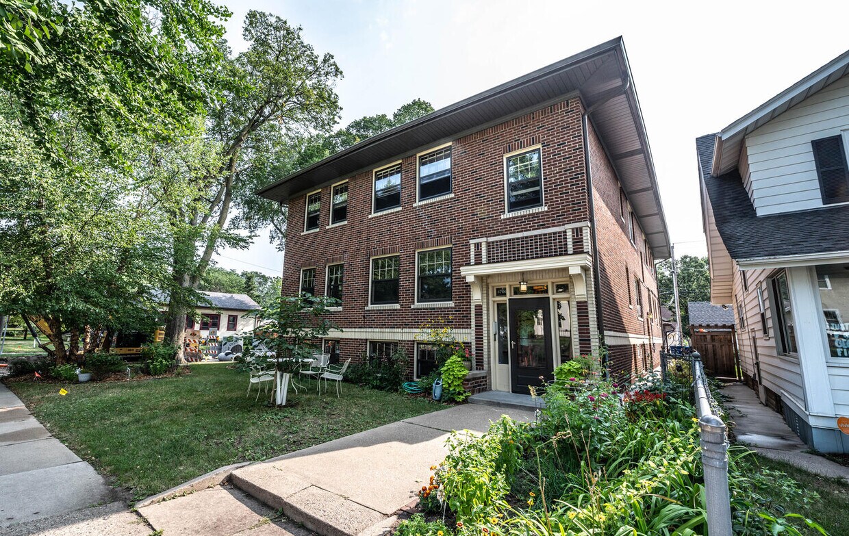 4701 Grand Ave S - Entrance - 4701 Grand Ave S