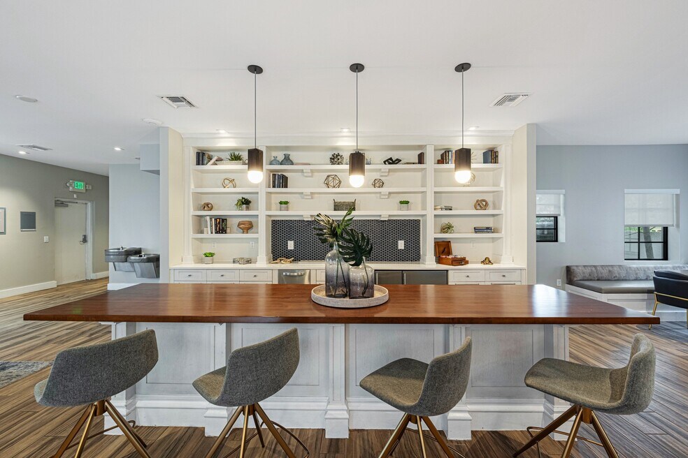 Riverhouse at 11th Apartments