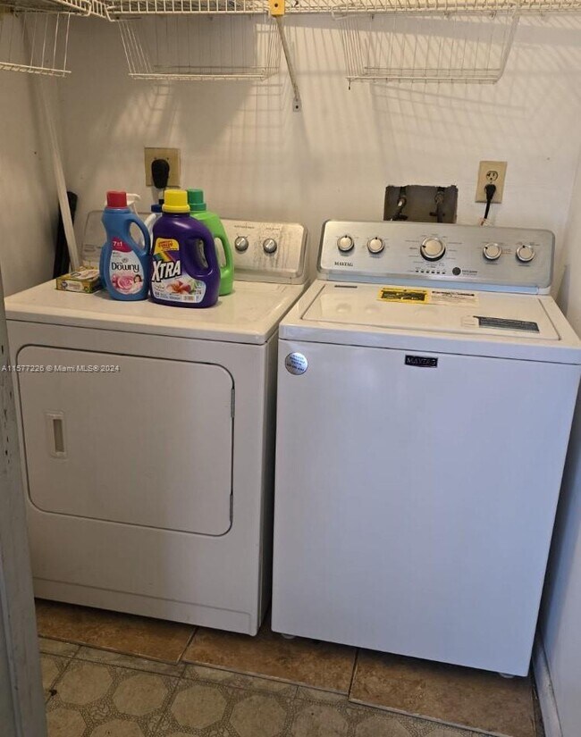 Foto del edificio - 917 NE 199th St