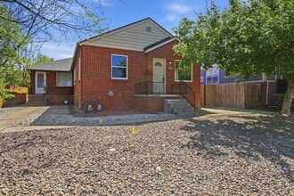 Building Photo - 734 Albion St