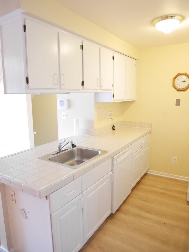 Foto del edificio - Beautiful 2 Bedroom Condo with a Loft- PRIME LOCATION!!