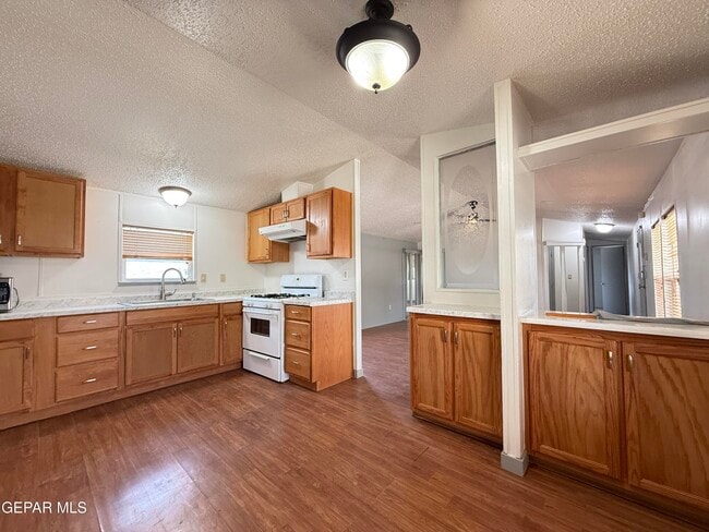 Building Photo - 5941 Sixta Dr