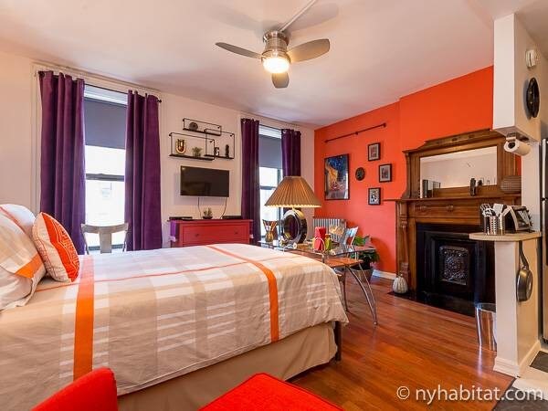 non working fire place - 517 Manhattan Ave