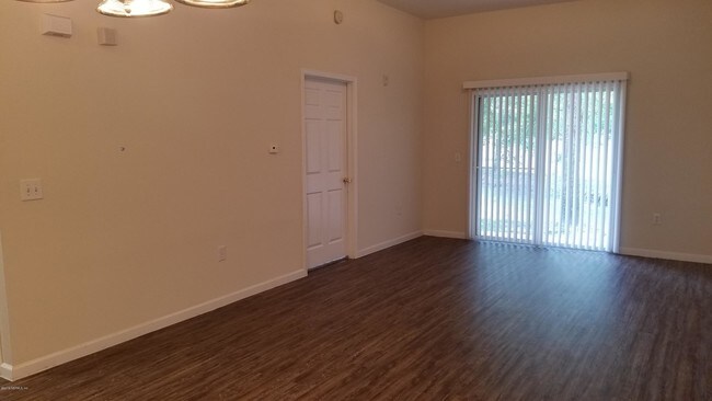 Foto del edificio - 6087 Maggies Cir