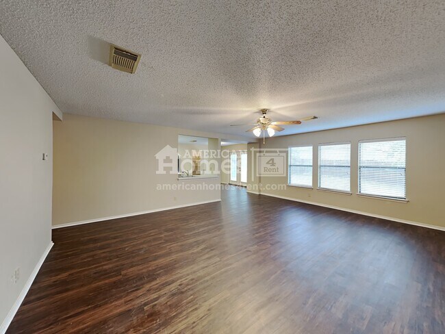 Foto del edificio - 2231 Creekside Bend