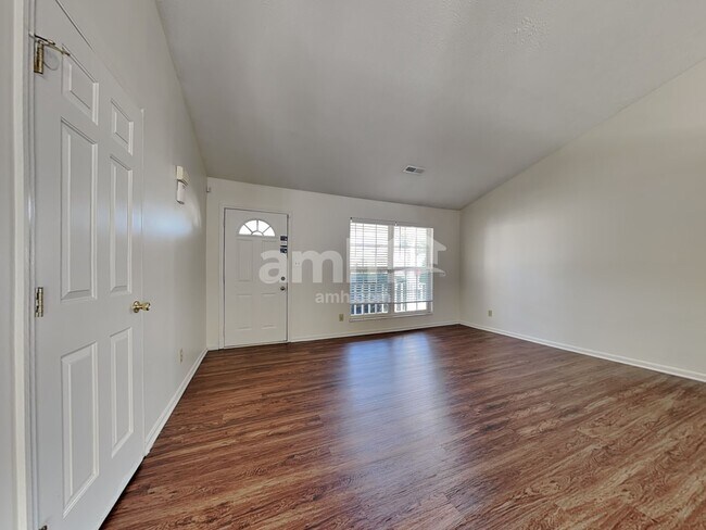 Foto del edificio - 6515 Calloway Ct