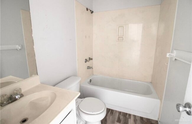 Building Photo - 608 N Bentsen Palm Dr