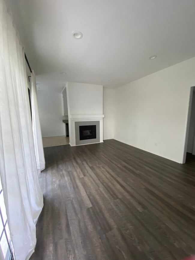 Foto del edificio - 930 S Venice Blvd