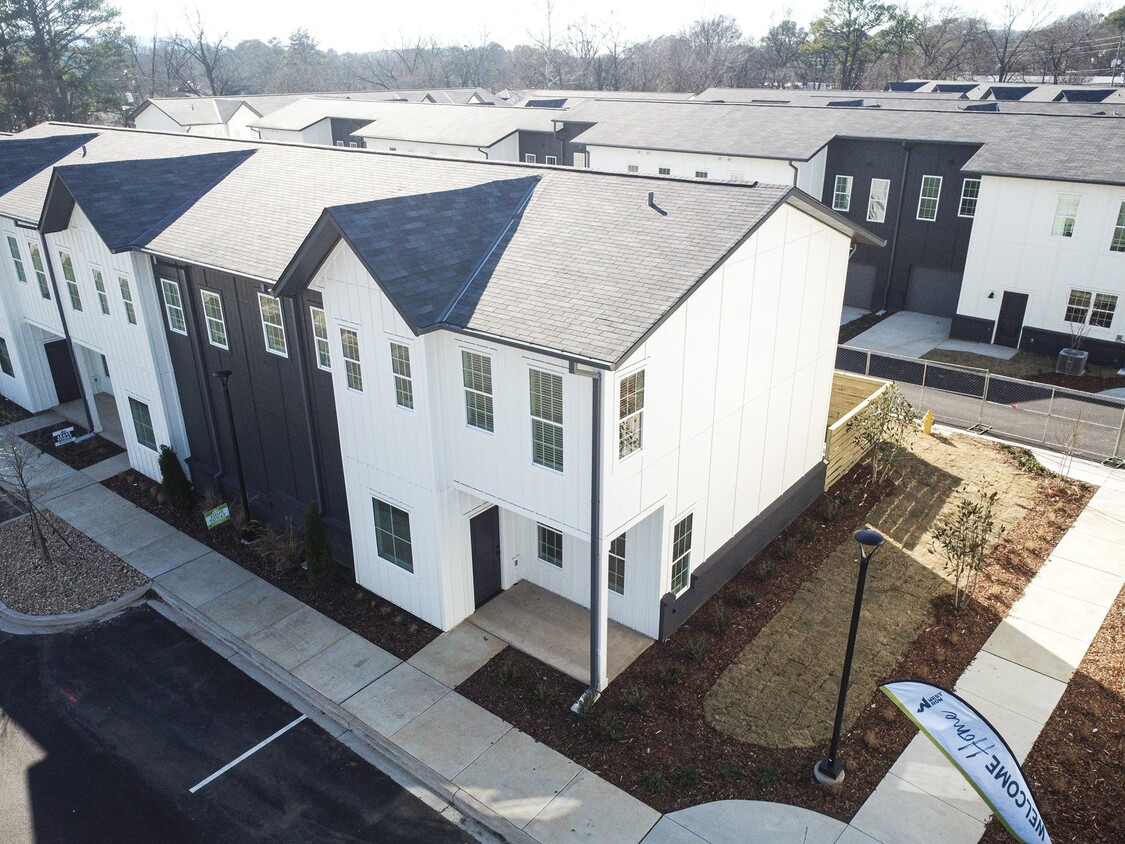 Foto principal - West Row Lofts & Townhomes