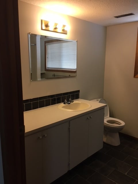 Building Photo - 1 Bed 1 Bath Unit in Olds, AB
