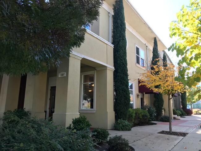 Foto del edificio - 184 Clear Creek Dr