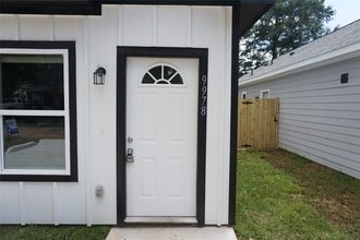 Building Photo - 9978 Calendar St