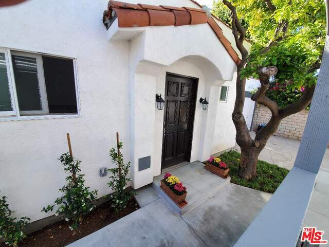 Building Photo - 1155 S Point View St