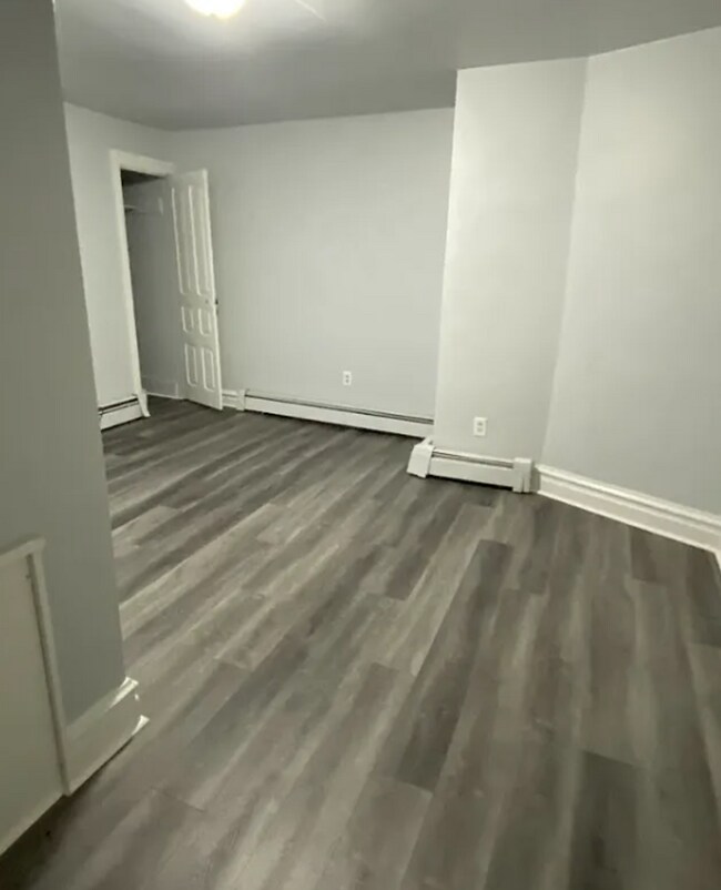 Building Photo - 339 King St