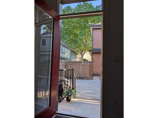 Building Photo - 15432-15426 26 Ave