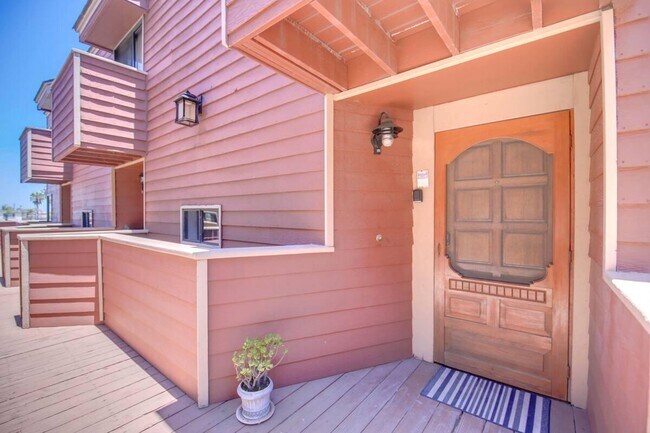 Foto del edificio - 733 Seacoast Dr