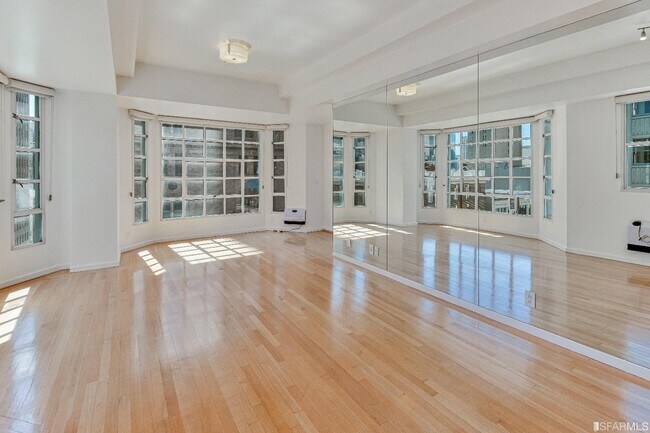 Building Photo - 611 Mason St
