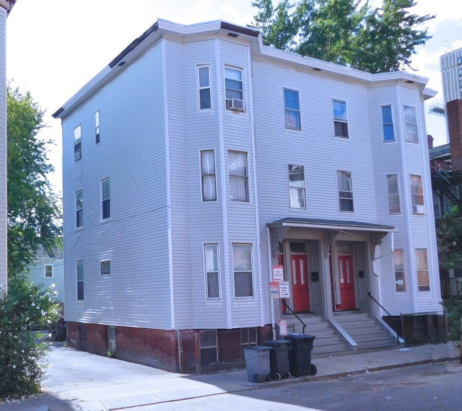 Primary Photo - 210 Green St