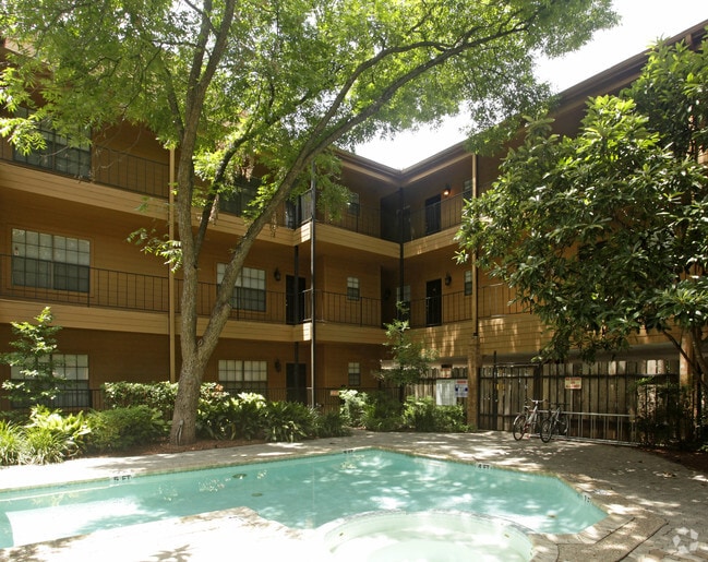 Building Photo - 31st Street Condominiums