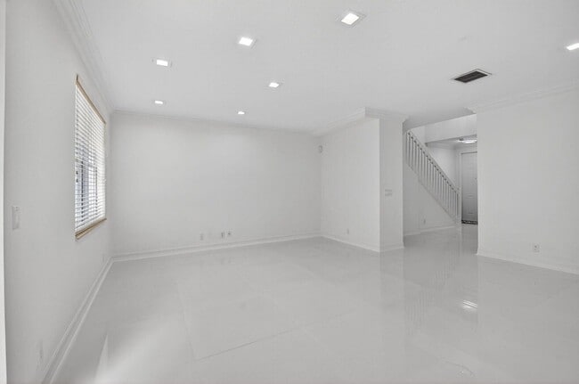 Building Photo - 16081 Poppyseed Cir