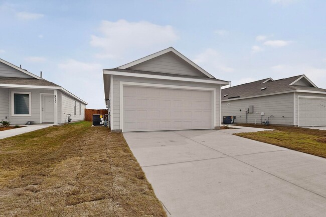 Building Photo - 3 Bedroom, 2 Bath Single-Story Lennar Home in Eastland Community