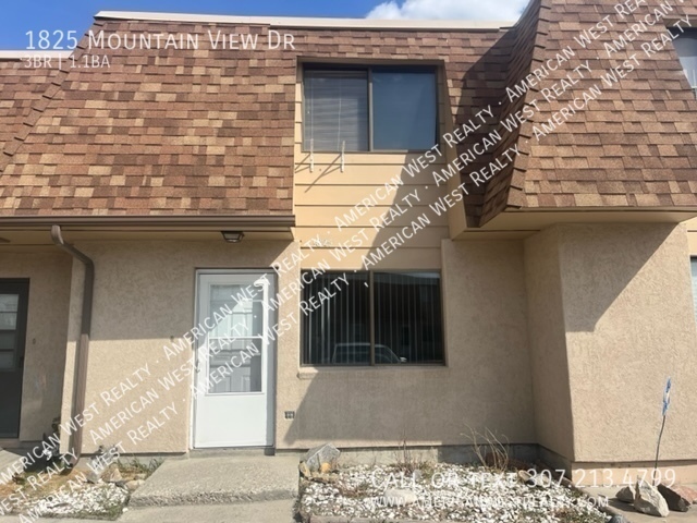 Primary Photo - 3 Bed, 1.5 Bath Townhouse